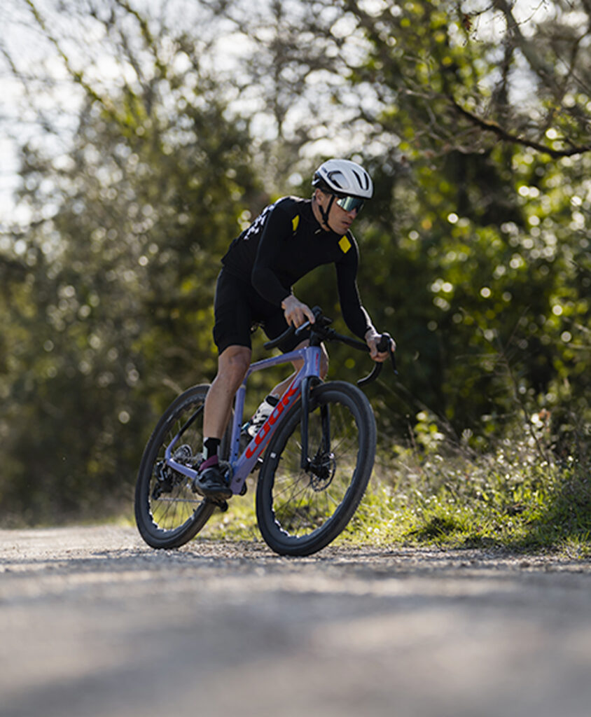 La Look G85 CezalRS amplia la piattaforma gravel in cui la G85 Cezal si pone come modello adatto alla scoperta e al viaggio
