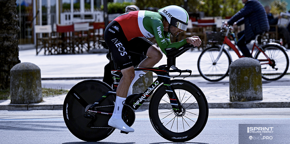 Ganna sulla Pinarello...
