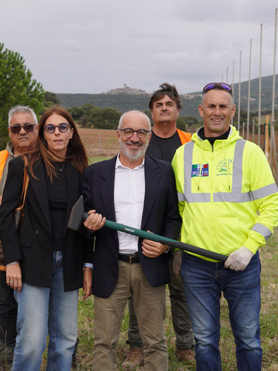 A destra Fausto Scotti, che si è assunto l'onere dell'allestimento dell'evento dedicato a suo padre Romano (foto Indelicato)
