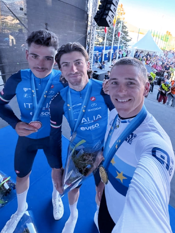 Il selfe del podio con Remco e Ciccone. Sarà un bel ricordo per Scaroni (foto Instagram)