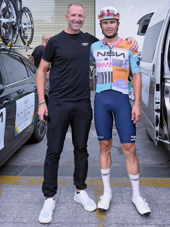 Francesco Frassi, qui con Lutsenko all'ultima gara, è alla NSN Cycling dal 2024 (foto Instagram)