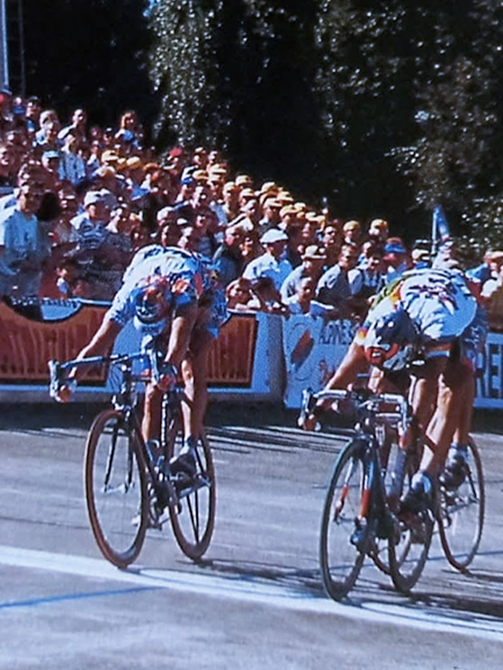 Nel 1998, a GP di Zurigo Bartoli precede di un soffio e dopo un lungo fotofinish, Vandenbroucke. Rispetto a Ciccone lui vinse pur stando davanti proprio grazie al colpo di reni