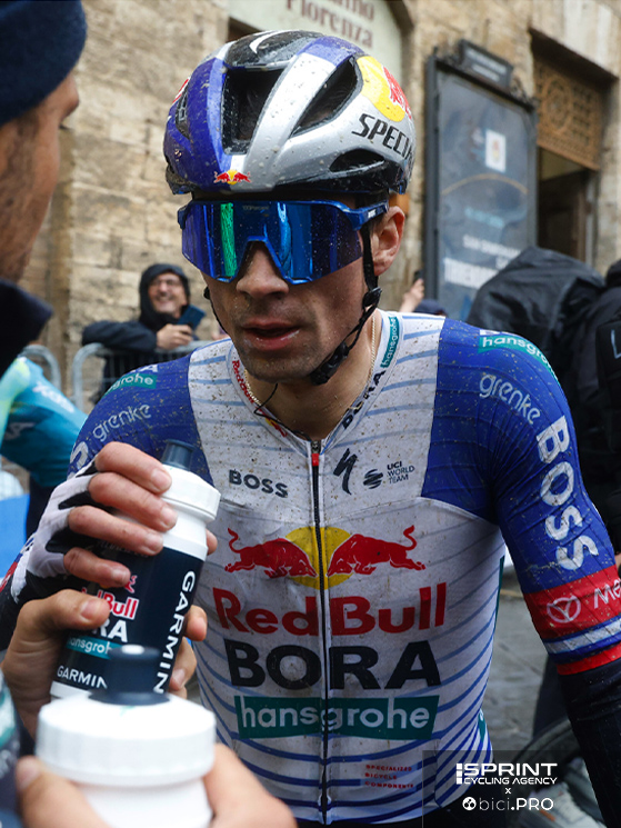 Oltre a Demi Vollering (foto di apertura), fra gli atleti Maurten risulta anche Primoz Roglic