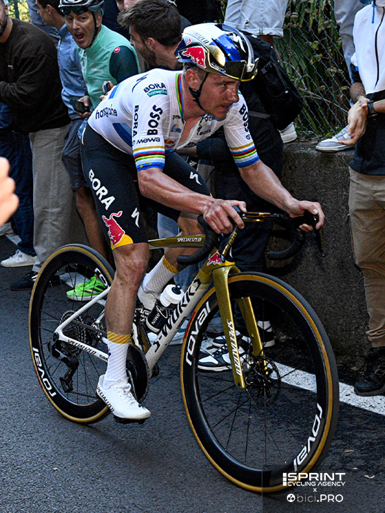Evenepoel si è staccato sul Civiglio, ma non ha mollato, chiudendo al quarto posto