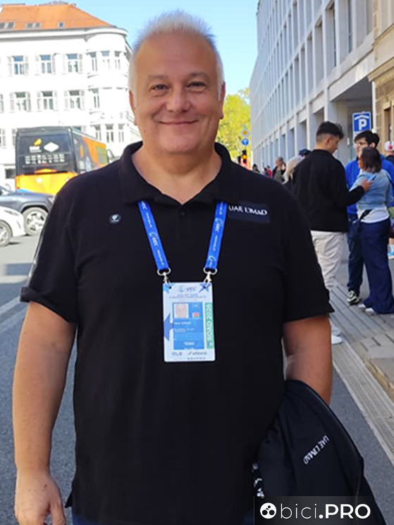 Paolo Slongo è uno dei coach del UAE Team L'Imad: eccolo quasi turista agli europei di Lubiana