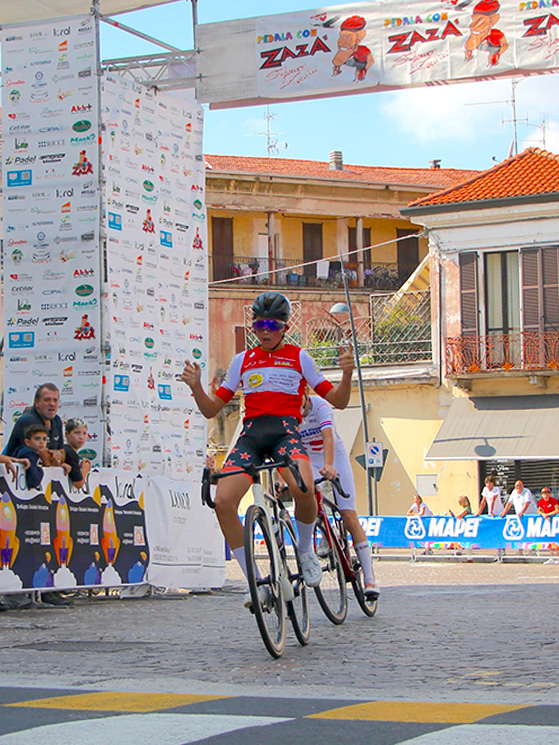 La gara degli esordienti del Trofeo Zazà è stata vinta invece da Fabio Pisarra del GS Prealpino su Milani della Bustese Olonia